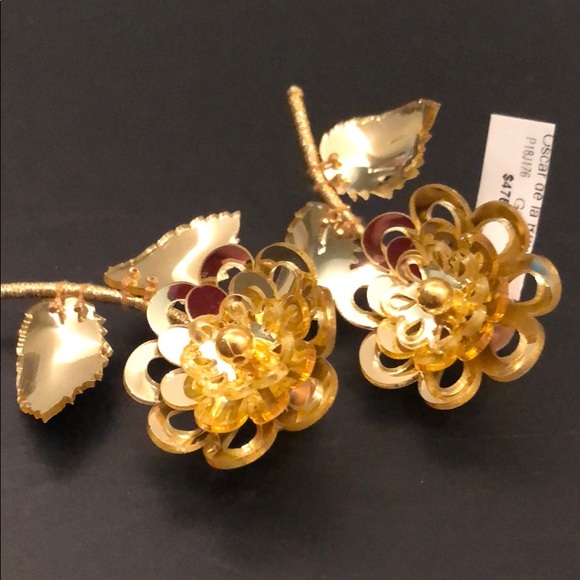 ❌NOT FOR SALE❌OSCAR DE LA RENTA AUTHENTIC FLOWER - Picture 7 of 8